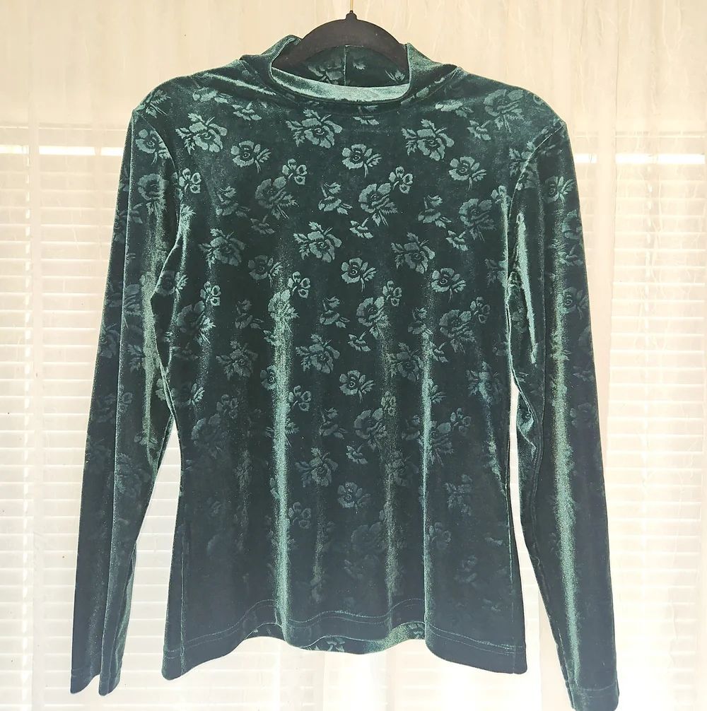 Baxter & Wells Spruce Green Floral Burnout Super Soft Long-Sleeve Top